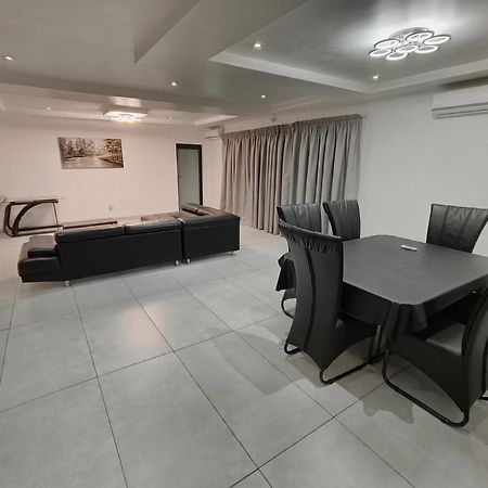 In Town Vaal Apartment Vereeniging Exterior photo